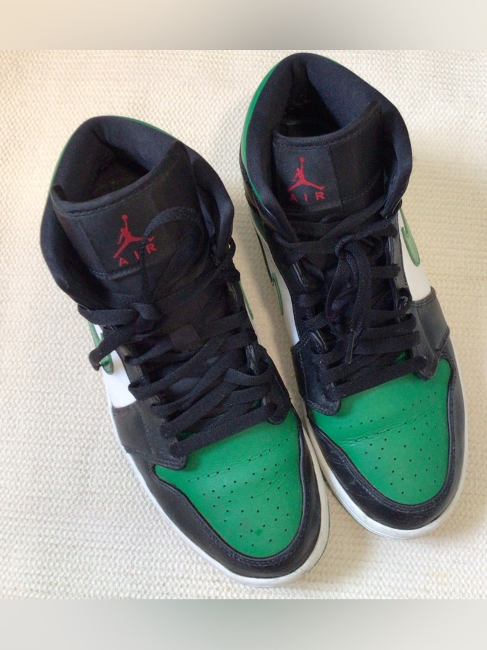 Nike Air Jordan 1 High-Top Sneakers in Green/Black/White with Red Jumpman